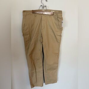 NEW women’s Gap Khakis.